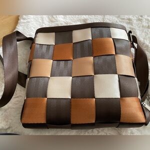 NWOT Harvey’s Seatbelt Bags Coffee Mini Messenger Bag ☕️